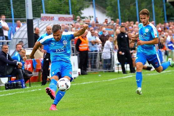 Kevin Schulze (links) auf der rechten Bahn unterwegs (Foto: Bernd Peter)