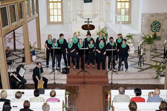 Konzert mit GospelThur in Badra (Foto: Evanglischer Kirchenkreis)