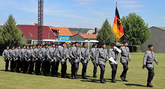 Traumhaftes Sommerwetter bei Vereidigung (Foto: Karl-Heinz Herrmann)