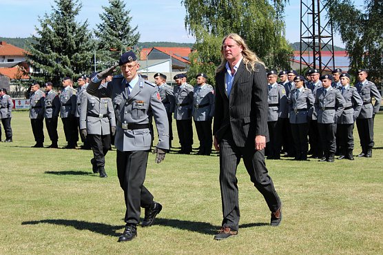 Traumhaftes Sommerwetter bei Vereidigung (Foto: Karl-Heinz Herrmann)