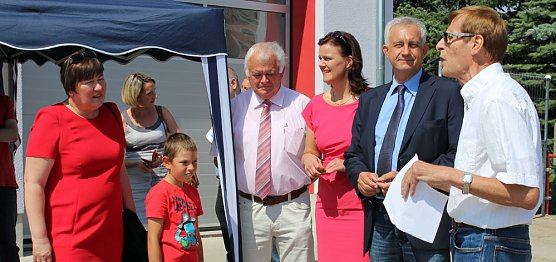 Löschangriff vor Staatssekretärin (Foto: Karl-Heinz Herrmann) Löschangriff vor Staatssekretärin (Foto: Karl-Heinz Herrmann)