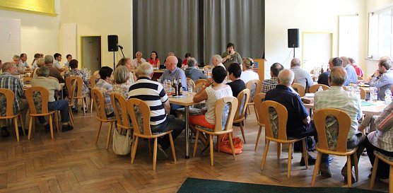 &Uuml;ber Ostrenten diskutiert (Foto: Karl-Heinz Herrmann)