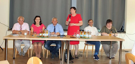 &Uuml;ber Ostrenten diskutiert (Foto: Karl-Heinz Herrmann)