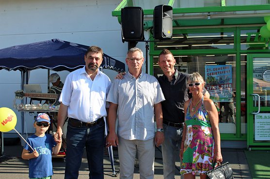 Gewerbegebietsfest schon gut besucht (Foto: Karl-Heinz Herrmann) Gewerbegebietsfest schon gut besucht (Foto: Karl-Heinz Herrmann)