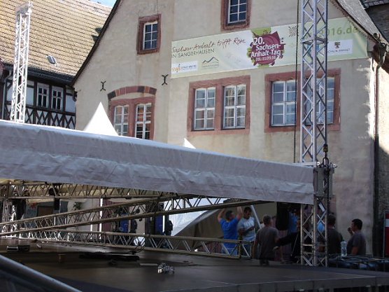 Aufbauarbeiten (Foto: bwi) Aufbauarbeiten (Foto: bwi)