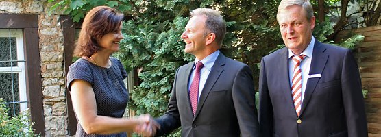 Neuer Vorstandsvorsitzender begrüßt (Foto: Karl-Heinz Herrmann) Neuer Vorstandsvorsitzender begrüßt (Foto: Karl-Heinz Herrmann)