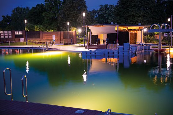 Zus&auml;tzliche Sonnensegel installiert (Foto: Stadtmarketing Bad Frankenhausen)