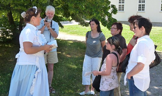 Anekdotenf&uuml;hrung (Foto: Karl-Heinz Herrmann)