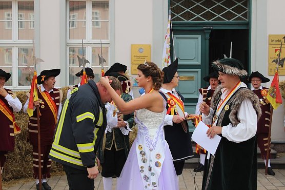 Hausmänner verkünden wieder Eröffnung des Bauernmarkts (Foto: Karl-Heinz Herrmann) Hausmänner verkünden wieder Eröffnung des Bauernmarkts (Foto: Karl-Heinz Herrmann)