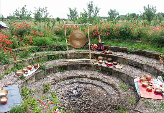 Ein Klangkonzert mit Gongs und Klangschalen wird es am kommenden Samstag im ehemaligen Marstall von Schloss Sondershausen statt... (Foto: Erdenklangschale Cobst&auml;dt)