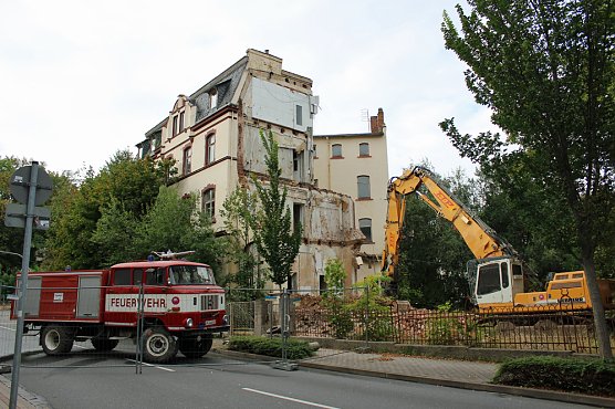 Lange Schlangen vor altem Finanzamt (Foto: Karl-Heinz Herrmann) Lange Schlangen vor altem Finanzamt (Foto: Karl-Heinz Herrmann)