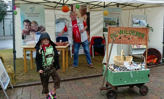 Auslosung des Therme-Gewinnspiels zum Frankenhisser Bauernmarkt (Foto: Karl-Heinz Herrmann)