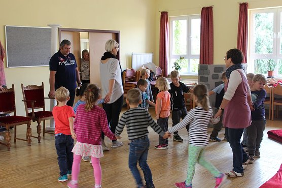 Vorlesen, Tanz und Theater (Foto: Karl-Heinz Herrmann) Vorlesen, Tanz und Theater (Foto: Karl-Heinz Herrmann)