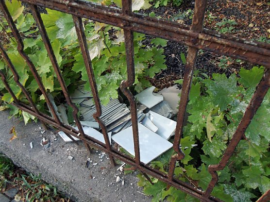 Abriss altes Finanzamt - schon neue M&uuml;lldeponie? (Foto: Thomas Leipold)