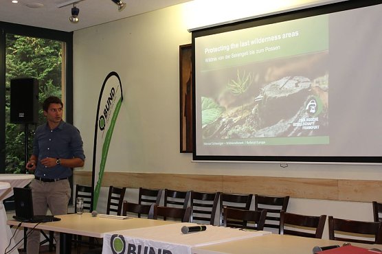 Plädoyer für den Possen als Urwald (Foto: Karl-Heinz Herrmann) Plädoyer für den Possen als Urwald (Foto: Karl-Heinz Herrmann)