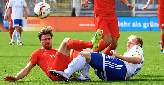 Spiele gegen Jena waren immer vom Kampf betont - im Wacker-Dress Nils Pichinot (Foto: Bernd Peter)