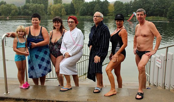 K&uuml;hles Abbaden am Bebrer Teich! (Foto: Karl-Heinz Herrmann)