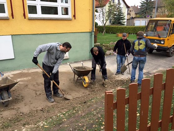 1. Spatenstich im Käferland (Foto: Privat) 1. Spatenstich im Käferland (Foto: Privat)