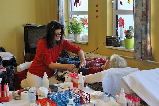 Blutspende in der "Arche Noah" (Foto: Karl-Heinz Herrmann) Blutspende in der "Arche Noah" (Foto: Karl-Heinz Herrmann)