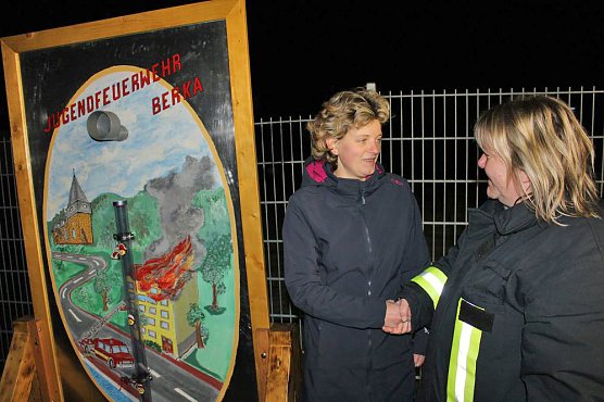 Spende f&uuml;r die Jugendfeuerwehr Berka (Foto: Karl-Heinz Herrmann)