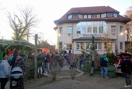 Gem&uuml;tlicher Weihnachtsmarkt in der Kindervilla (Foto: Kindervilla Bad Frankenhausen)