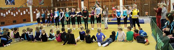 Landesmeister stellten sich vor (Foto: Karl-Heinz Herrmann) Landesmeister stellten sich vor (Foto: Karl-Heinz Herrmann)