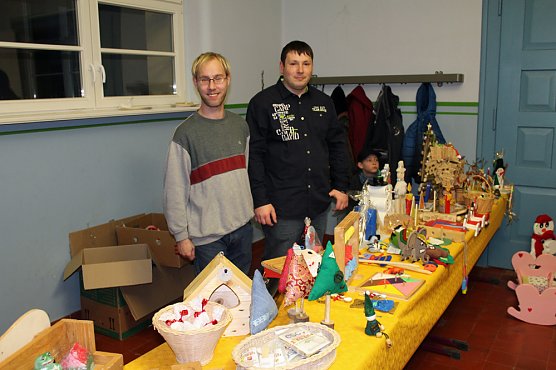 Begeisternde Weihnachtsfeier in der Schule (Foto: Karl-Heinz Herrmann) Begeisternde Weihnachtsfeier in der Schule (Foto: Karl-Heinz Herrmann)
