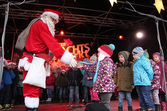 Weihnachtsmarkt Sondershausen eröffnet (Foto: Karl-Heinz Herrmann) Weihnachtsmarkt Sondershausen eröffnet (Foto: Karl-Heinz Herrmann)