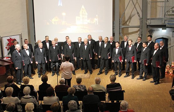 Weihnachtliche Klänge in der Cruciskirche (Foto: Karl-Heinz Herrmann) Weihnachtliche Klänge in der Cruciskirche (Foto: Karl-Heinz Herrmann)