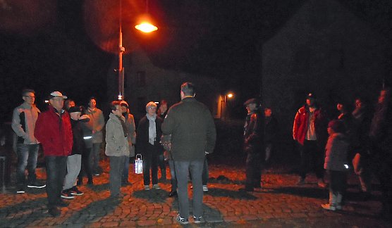 1. Geschichtliche Nachtf&uuml;hrung durch Etzleben (Foto: Peter Ke&szlig;ler)