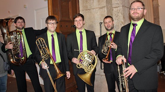Ansturm auf Noten mit Dip (Foto: Karl-Heinz Herrmann)