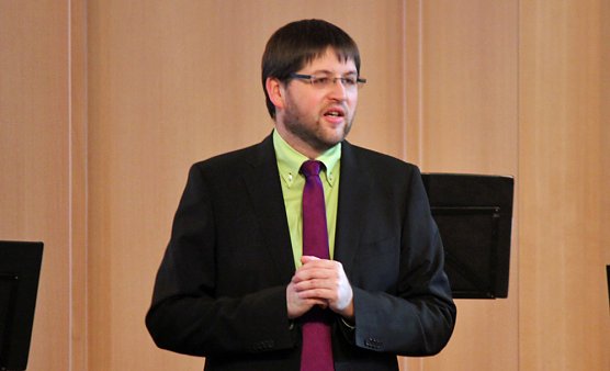 Ansturm auf Noten mit Dip (Foto: Karl-Heinz Herrmann)