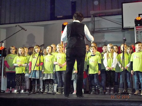 Weihnachtspremiere der Kurstadt-Grundschule (Foto: J. Springsguth) Weihnachtspremiere der Kurstadt-Grundschule (Foto: J. Springsguth)