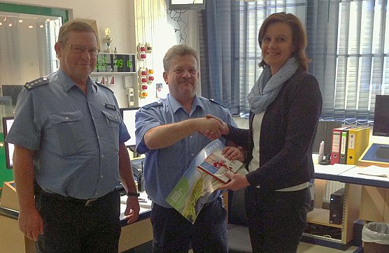 Weihnachtsbesuche der Landrätin im Kyffhäuserkreis (Foto: Landratsamt Kyffhäuserkreis) Weihnachtsbesuche der Landrätin im Kyffhäuserkreis (Foto: Landratsamt Kyffhäuserkreis)