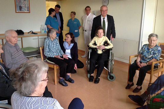 Weihnachtsbesuche der Landrätin im Kyffhäuserkreis (Foto: Landratsamt Kyffhäuserkreis) Weihnachtsbesuche der Landrätin im Kyffhäuserkreis (Foto: Landratsamt Kyffhäuserkreis)