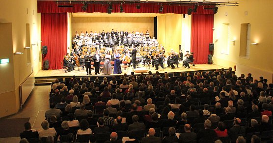 Stimmungsvoller Jahresausklang (Foto: Karl-Heinz Herrmann) Stimmungsvoller Jahresausklang (Foto: Karl-Heinz Herrmann)