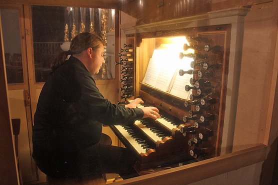 Kreiskantor freiwillig in der Zelle (Foto: Karl-Heinz Herrmann) Kreiskantor freiwillig in der Zelle (Foto: Karl-Heinz Herrmann)