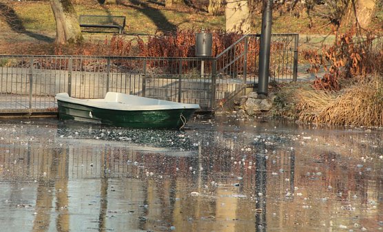Lebensgefahr auf dem Eis - Wasserwacht gibt Tipps zum richtigen Verhalten (Foto: Angelo Glashagel)