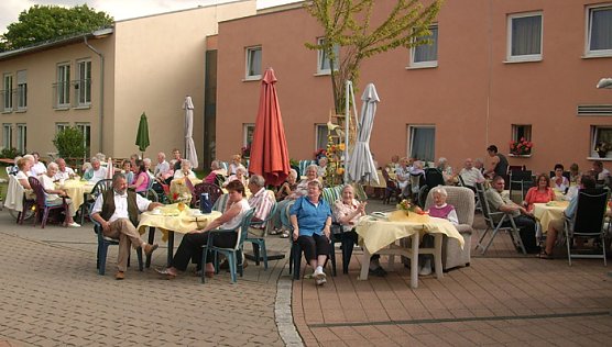 Sommerfest der Senioren (Foto: Dominique Schenk / Karl-Heinz Herrmann) Sommerfest der Senioren (Foto: Dominique Schenk / Karl-Heinz Herrmann)