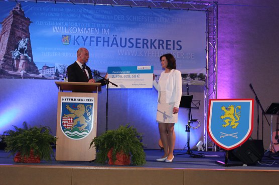 Mit Millionen im Gep&auml;ck (Foto: Karl-Heinz Herrmann)