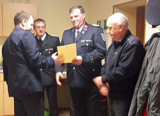 Jahreshauptversammlung bei der FFW Wasserthaleben (Foto: S. Lumnitz) Jahreshauptversammlung bei der FFW Wasserthaleben (Foto: S. Lumnitz)