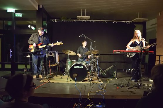 Lesley Kernochan Trio live 1 & Lesley Kernochan Trio live 2 (Foto: Fred B&ouml;hme / Archiv Panorama Museum)