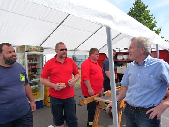 Gewerbegebietsfest Schachtstraße Sondershausen (Foto: Karl-Heinz Herrmann) Gewerbegebietsfest Schachtstraße Sondershausen (Foto: Karl-Heinz Herrmann)
