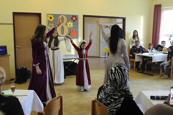 Eine Blume zum Frauentag (Foto: Karl-Heinz Herrmann)