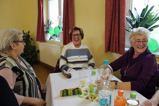 Eine Blume zum Frauentag (Foto: Karl-Heinz Herrmann)