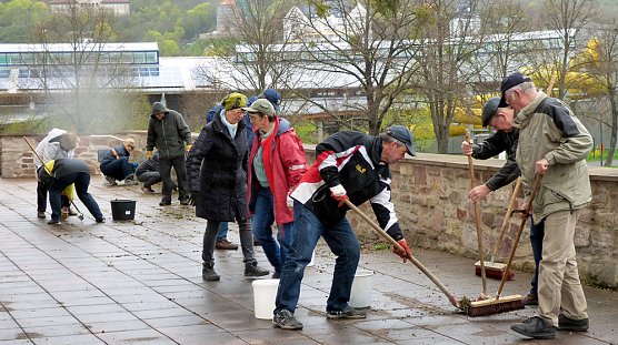 Machen Sie Mit! – beim Frühjahrsputz 2017 (Foto: Karl-Heinz Herrmann) Machen Sie Mit! – beim Frühjahrsputz 2017 (Foto: Karl-Heinz Herrmann)