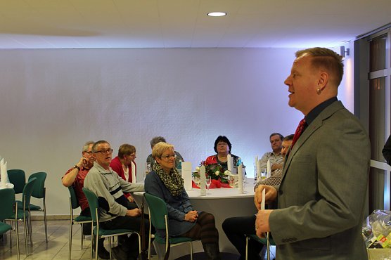 DRK ehrt Blutspender (Foto: Karl-Heinz Herrmann) DRK ehrt Blutspender (Foto: Karl-Heinz Herrmann)