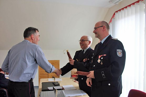 Viel los bei den Kameraden der FFW Jecha (Foto: Karl-Heinz Herrmann) Viel los bei den Kameraden der FFW Jecha (Foto: Karl-Heinz Herrmann)