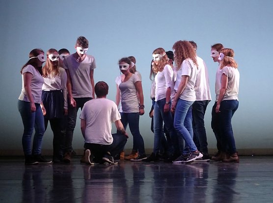 "Sein oder nicht sein" hei&szlig;t es am Samstag auf der Nordh&auml;user Theaterb&uuml;hne (Foto: Jessica Piper)