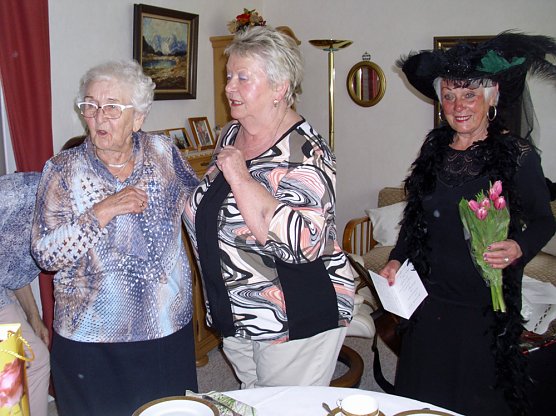 Gl&uuml;ckw&uuml;nsche zum 90. Geburtstag &uuml;berbracht (Foto: Thomas Leipold)